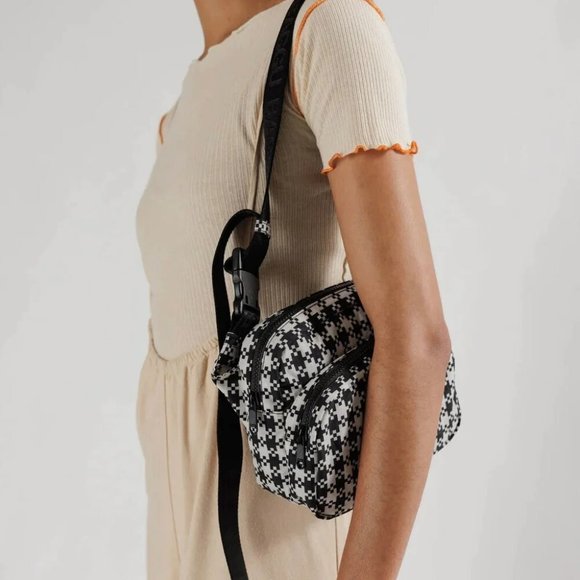 NWT Baggu Fanny Pack - Black & White Pixel Gingham - Picture 7 of 7